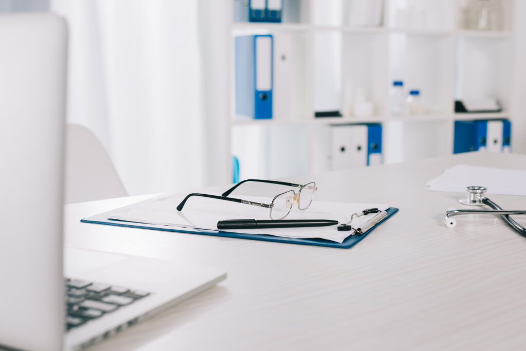 1099-healthcare-contractor-bookkeeping-desk